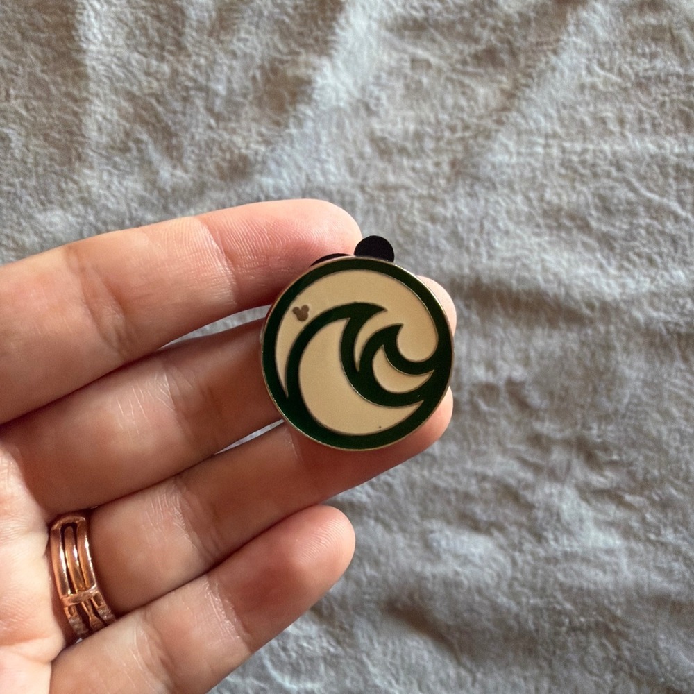 Disney Hidden Mickey 2015 Green White Wave Ocean Symbol Trading Pin - C305
